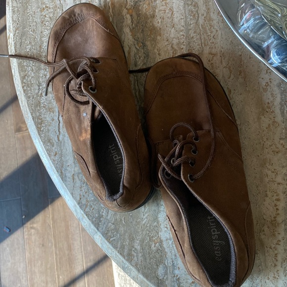 Size 7.5 easy spirit brown ladies shoes in good shape - Picture 1 of 8